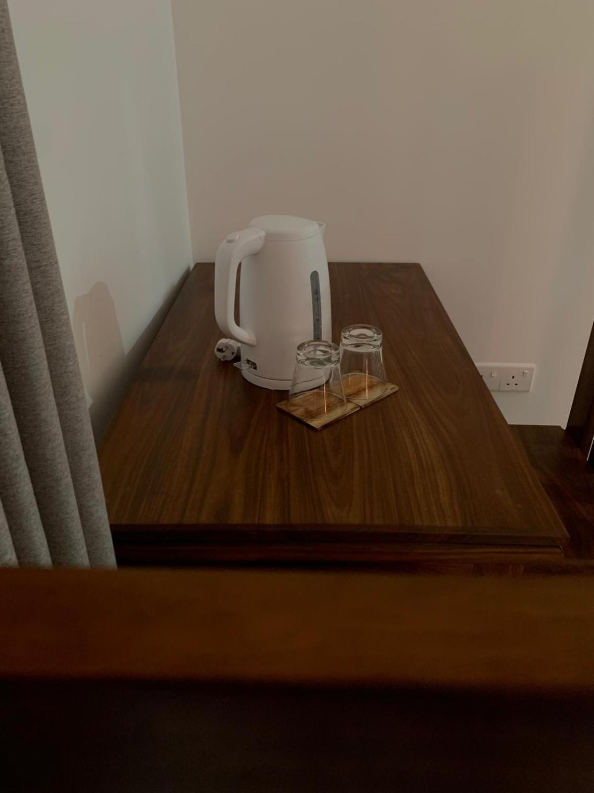 Sebastian Transit Villa With Free Shuttle Service To Airport Kotugoda エクステリア 写真