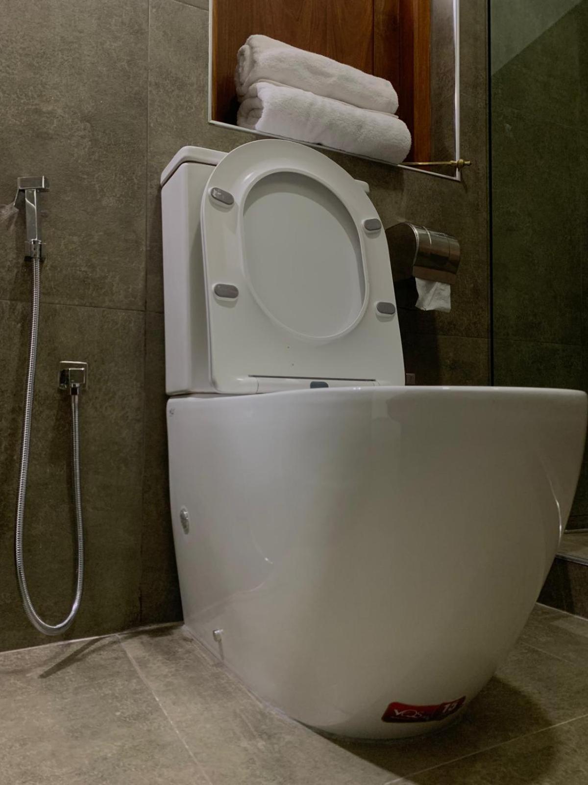Sebastian Transit Villa With Free Shuttle Service To Airport Kotugoda エクステリア 写真