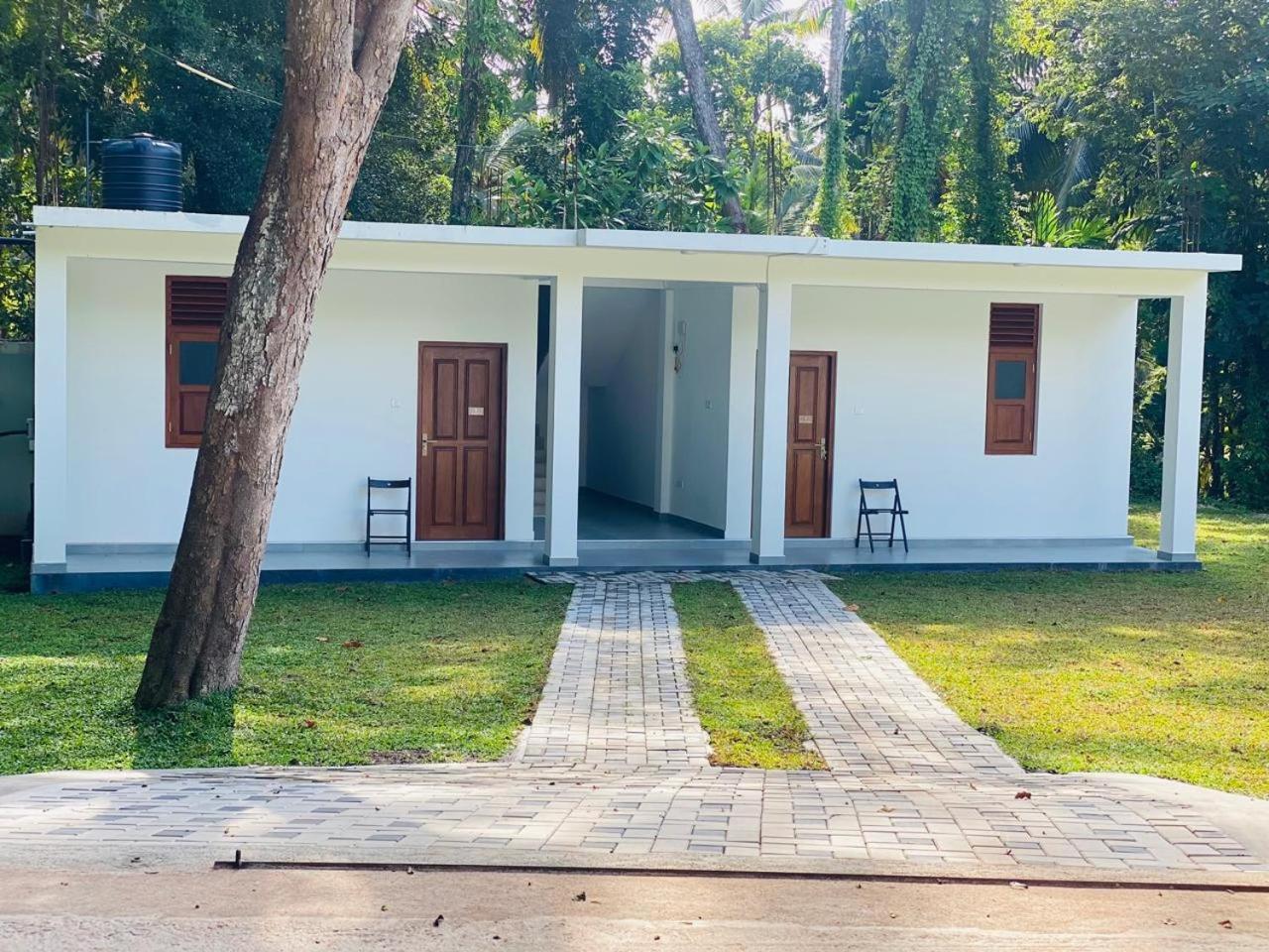 Sebastian Transit Villa With Free Shuttle Service To Airport Kotugoda エクステリア 写真